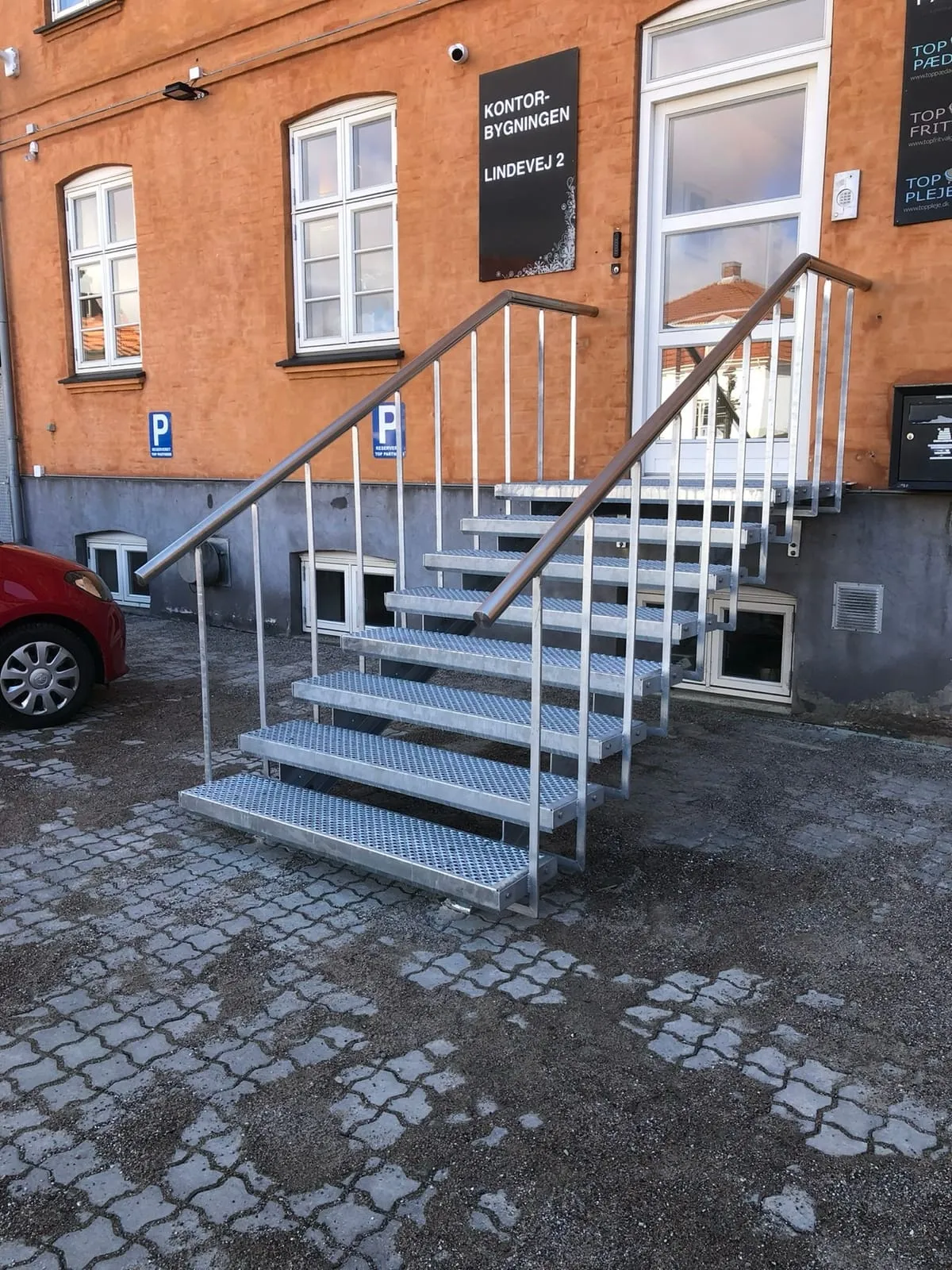 Trappe og værn til kælderindgang – billede 4